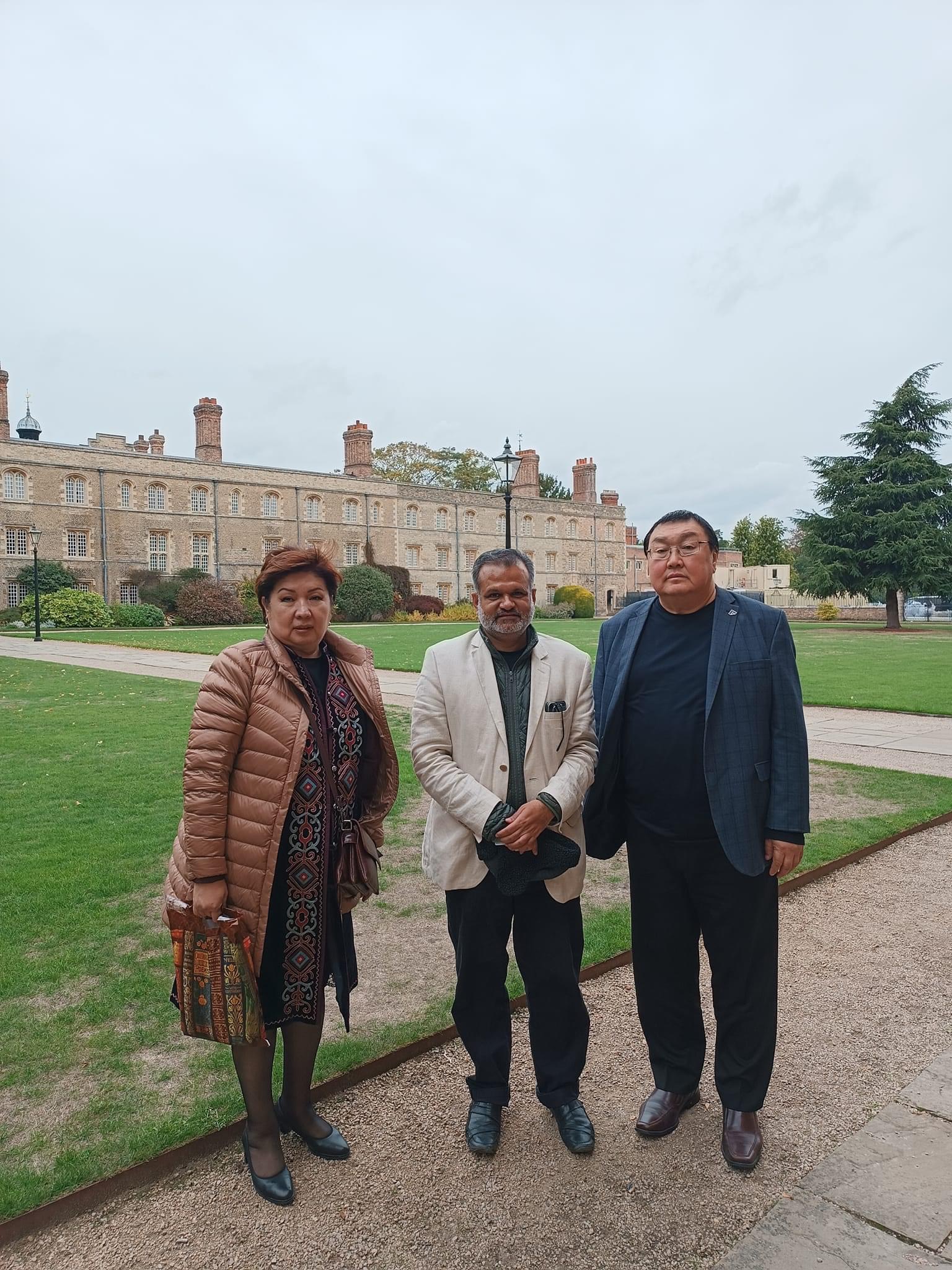Состоялся официальный визит Ректора и проректора Дипломатической академии в Кембриджский университет. Встреча была с профессором Сиддхартх Саксена. Стороны договорились относительно будущего сотрудничества.